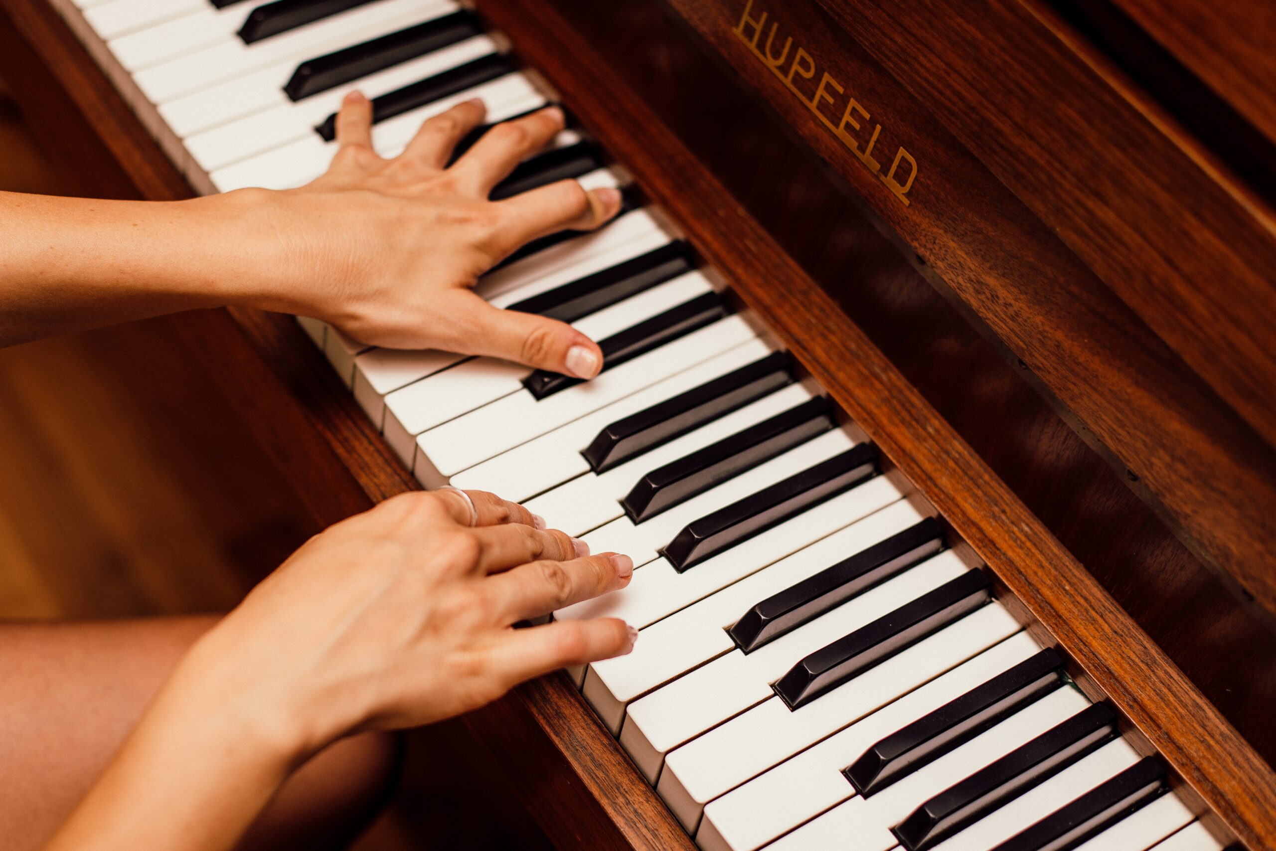 Best Piano Lessons Near Me | piano key | Piano bar | YOLY MUSIC